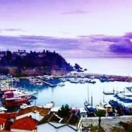 Δωμάτια σε οικογενειακή κατοικία Tarihi Kaleici Muhtesem Dizayn Huzurlu Keyifli Teras Keyifli Oezel Ev Αττάλεια