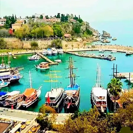 Tarihi Kaleici Muhtesem Dizayn Huzurlu Keyifli Teras Keyifli Oezel Ev Δωμάτια σε οικογενειακή κατοικία Αττάλεια